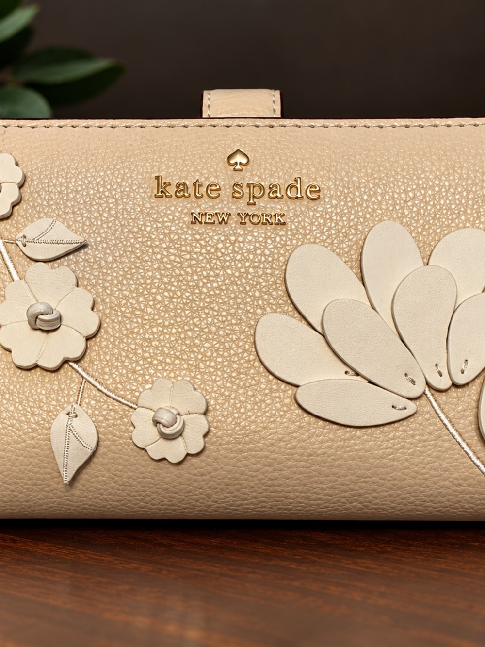 kate spade Beige Floral Applique Leather Wallet NWT